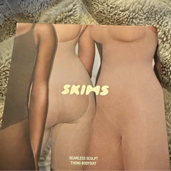 SKIMS Seamless Sculpt Thong Bodysuit - Picture 1 of 3